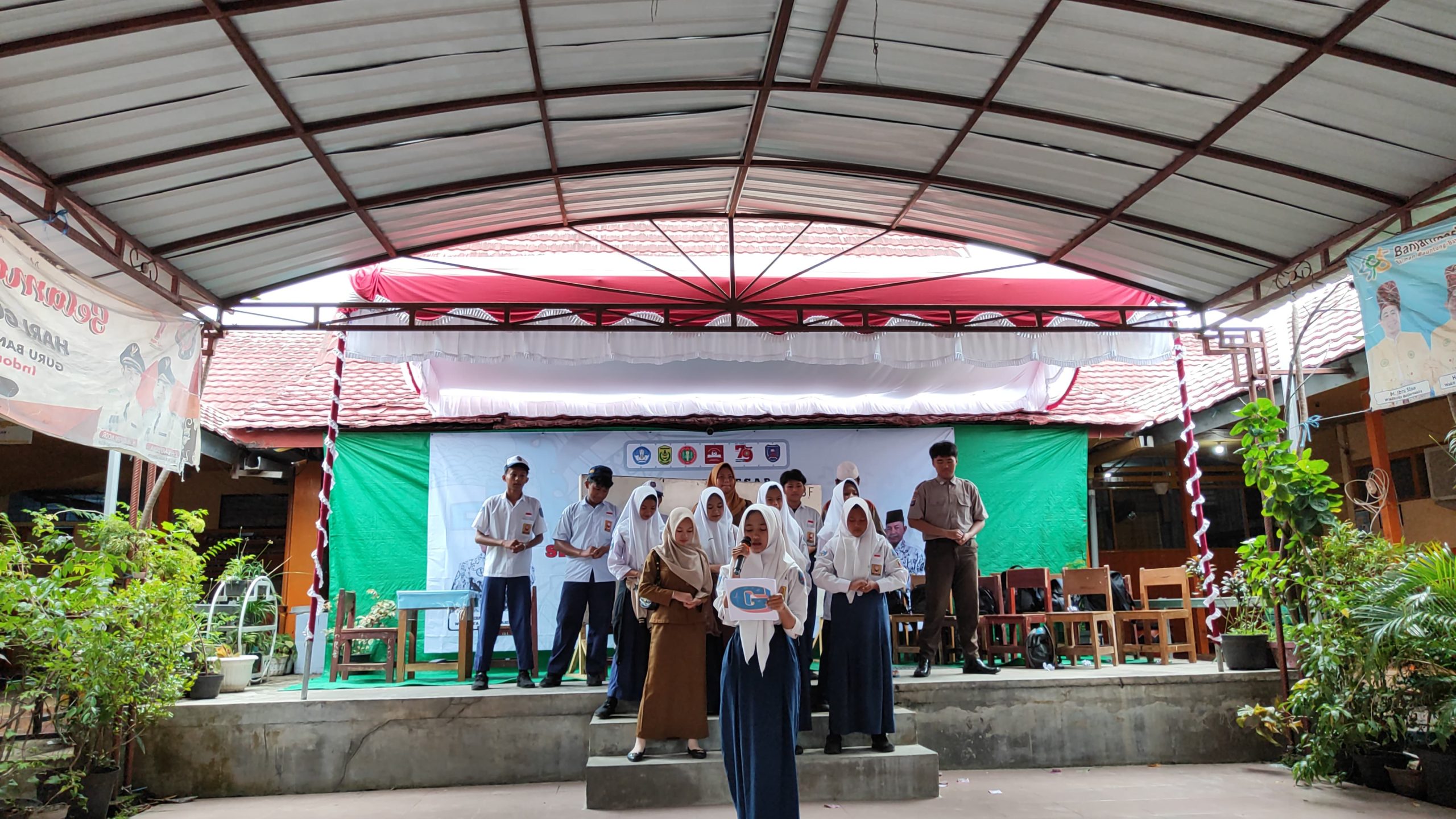 Hari Guru, Siswa-siswi Berikan Persembahan Spesial
