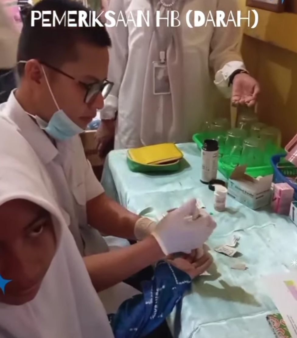 Pemeriksaan HB Siswi SMP Negeri 10 Banjarmasin