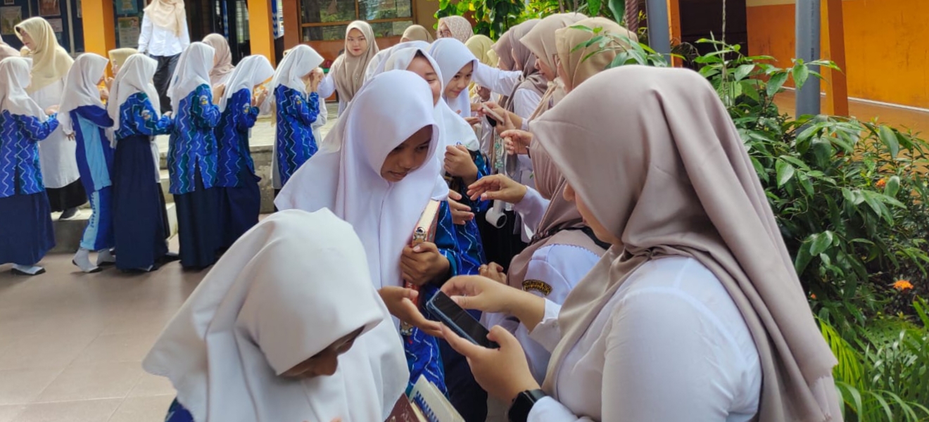 Indahnya suasana Halalbihalal Idul Fitri 1446 H dengan saling memaafkan.
