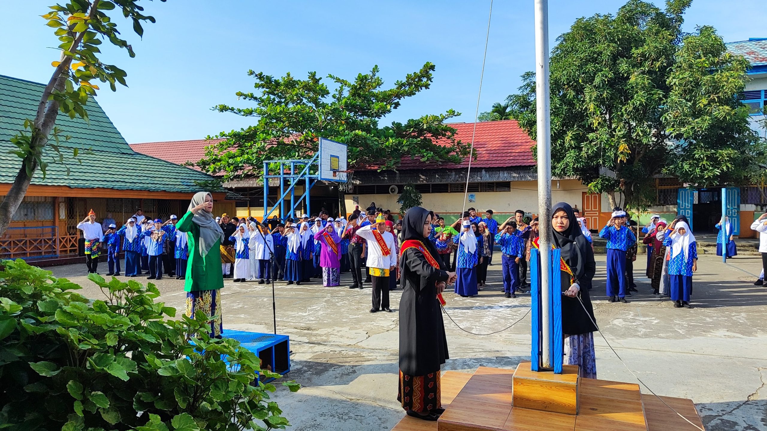 PERINGATAN HARI PENDIDIKAN NASIONAL 2 MEI 2025 DI SMP NEGERI 10 BANJARMASIN