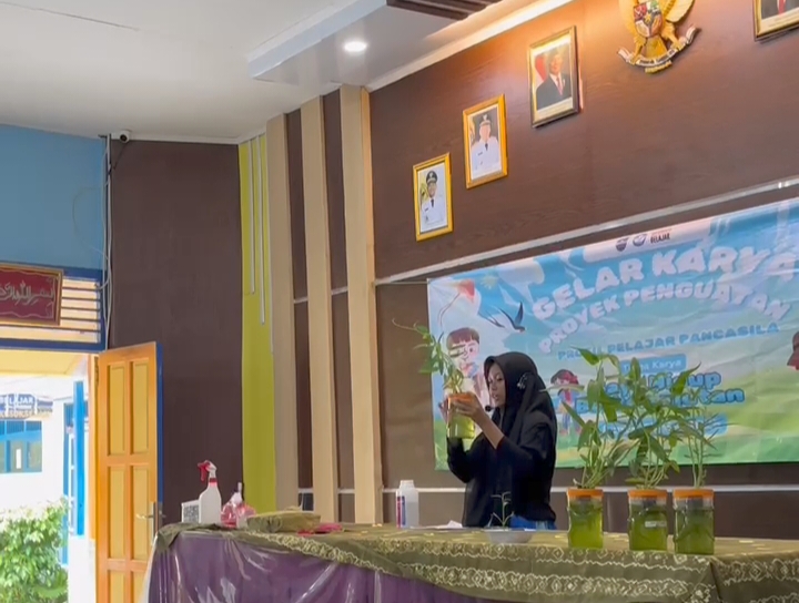 Gelar Karya : Presentasi Hasil Sayur Kangkung Hidroponik