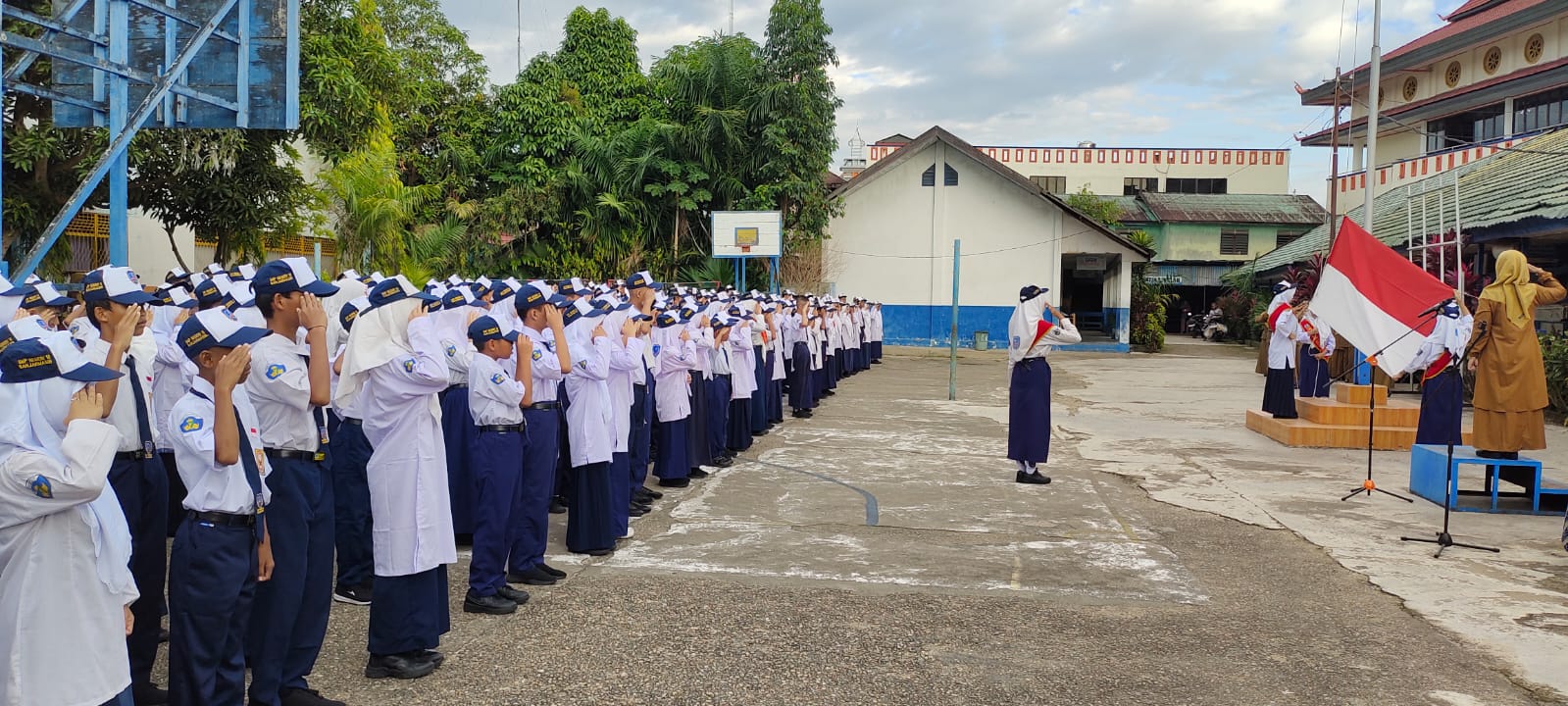 Kembali Sekolah dan Gerakan Hari Pertama Sekolah bersama Ayah