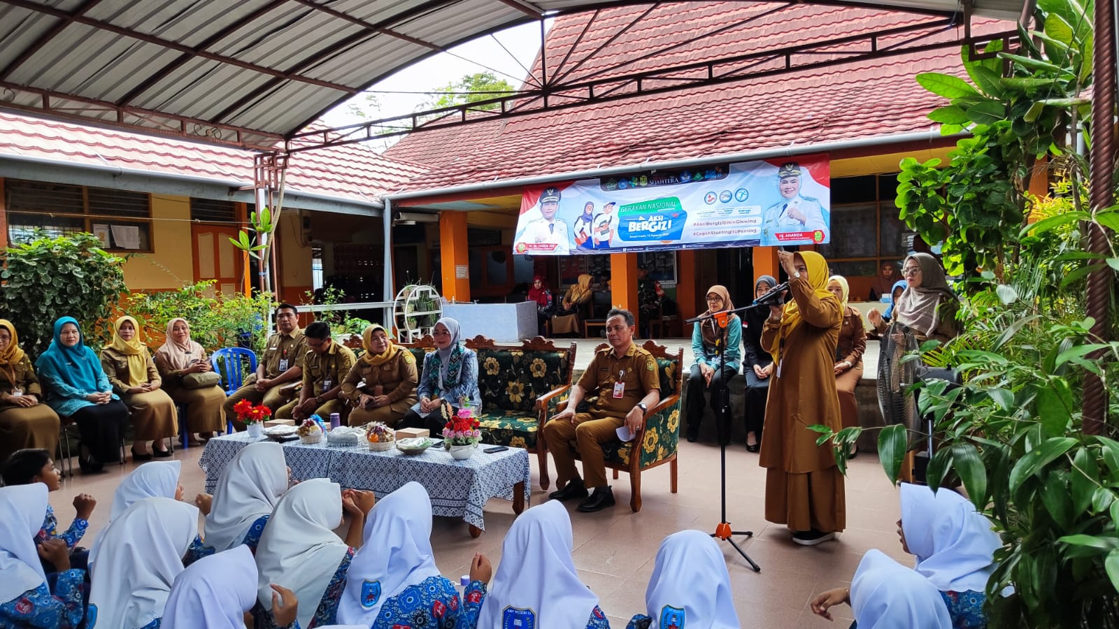 Gerakan Nasional Aksi Bergizi dan Cek Kesehatan Gratis Bersama Ketua TP PKK Kota Banjarmasin dan PKM Gadang Hanyar