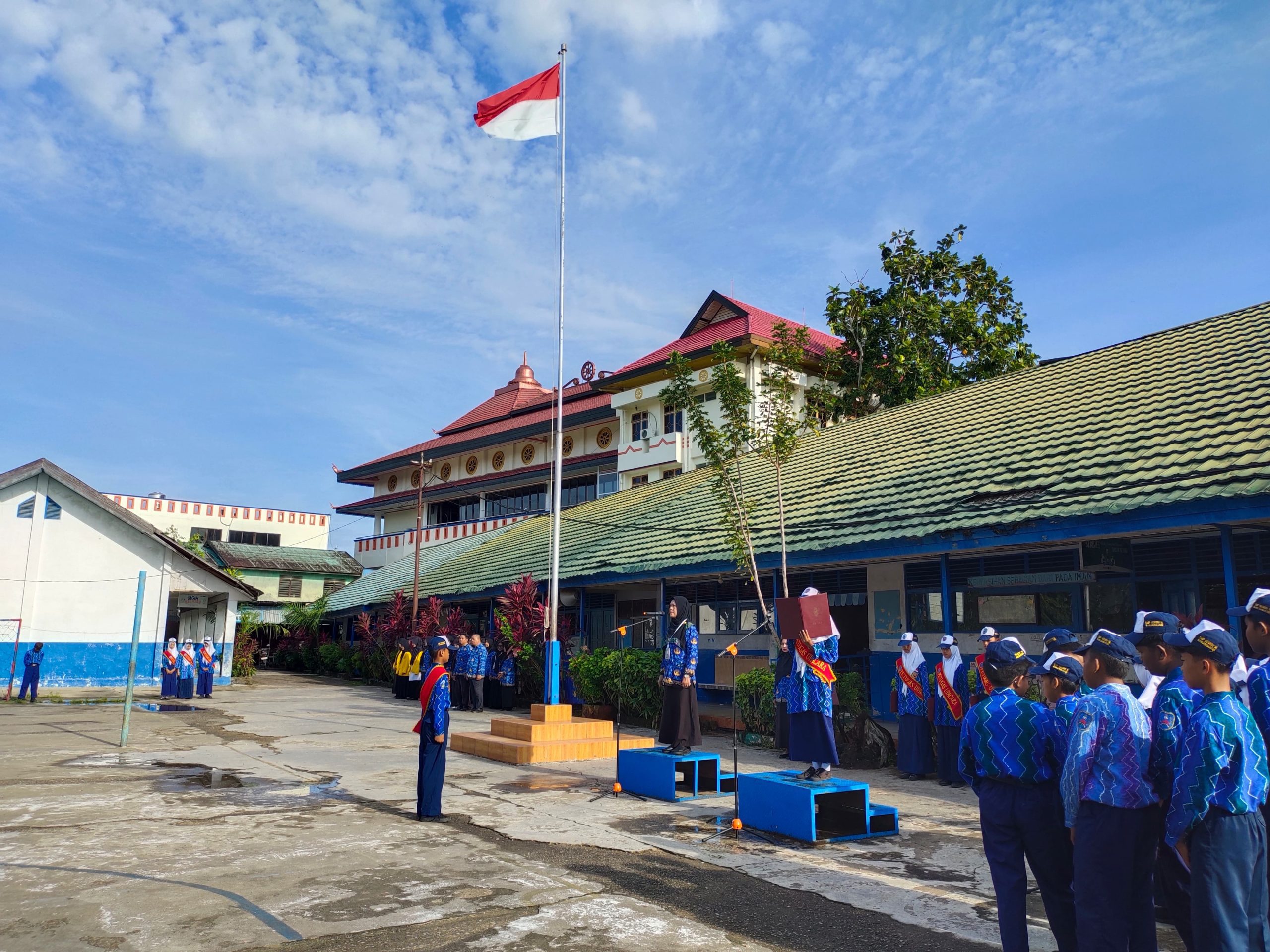 UPACARA PERINGATAN HARI KASAKTIAN PANCASILA DI SMP NEGERI 10 BANJARMASIN