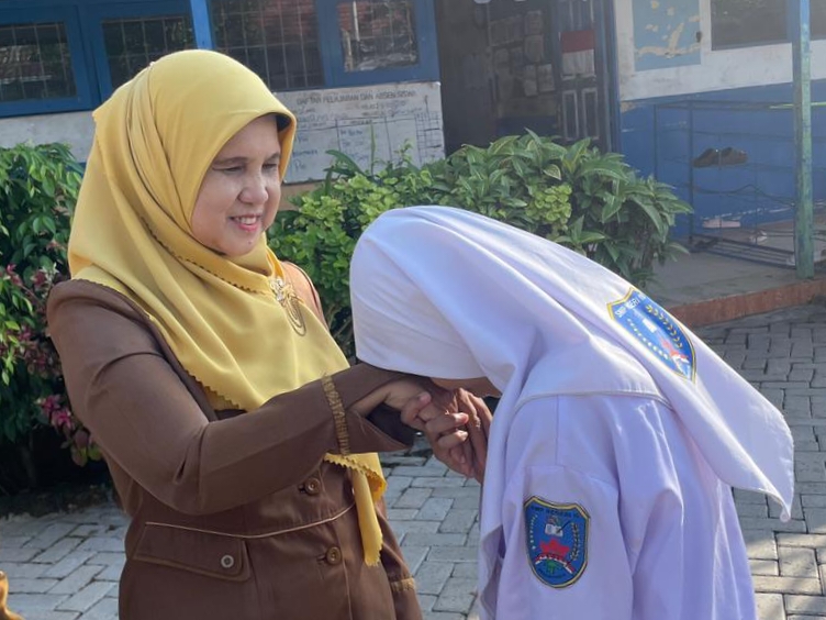 Kembali ke Sekolah: Semangat Baru dan Hangatnya Silaturahmi di SMPN 10 Banjarmasin