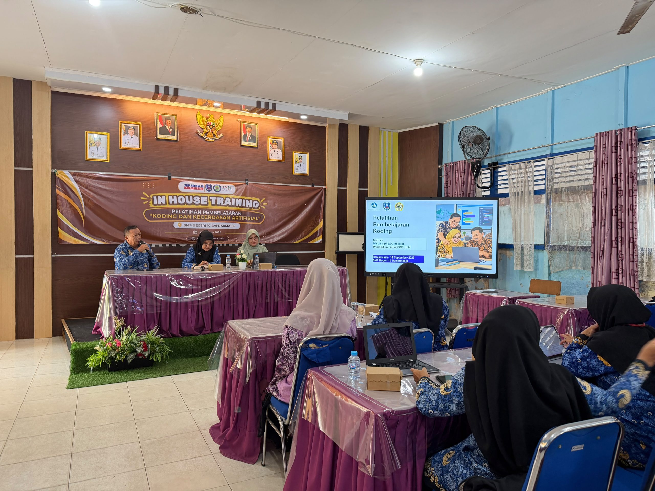 Siapkan Guru Hadapi Era Digital, SMPN 10 Banjarmasin Gelar IHT Koding dan AI bersama Akademisi ULM